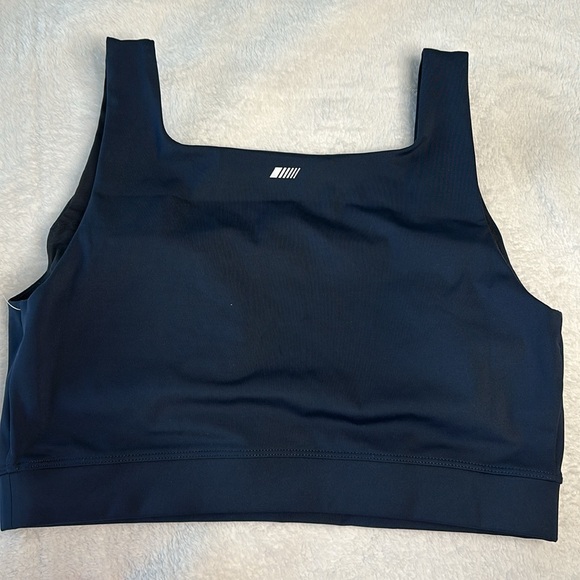 🏃🏻♀️NWT Sports bra - Picture 2 of 3